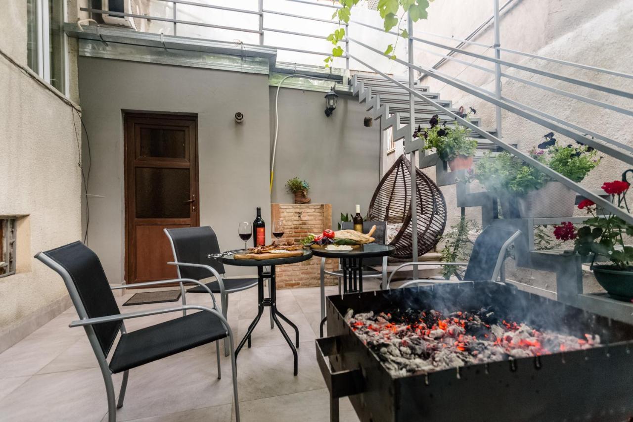 Rustaveli Two Bedroom Apartment With 5 Star Location Tbilissi Extérieur photo