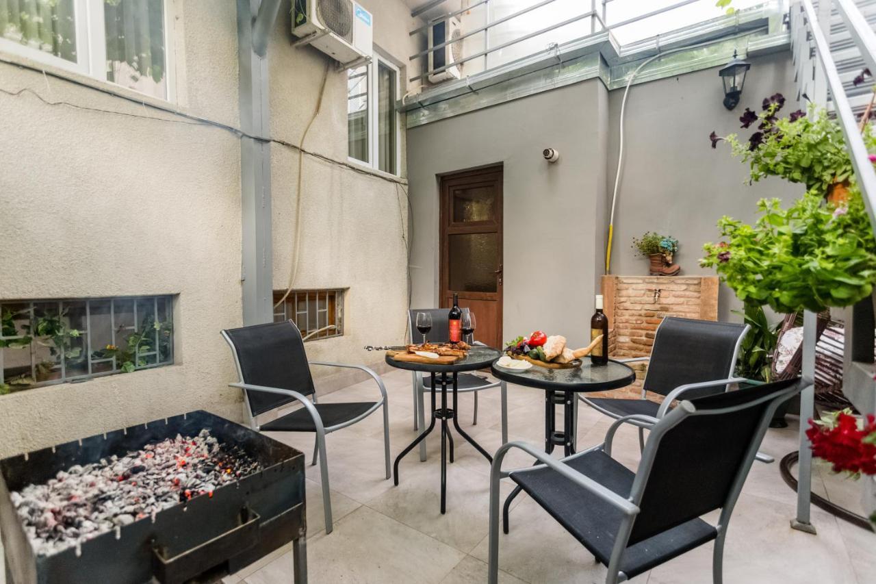 Rustaveli Two Bedroom Apartment With 5 Star Location Tbilissi Extérieur photo