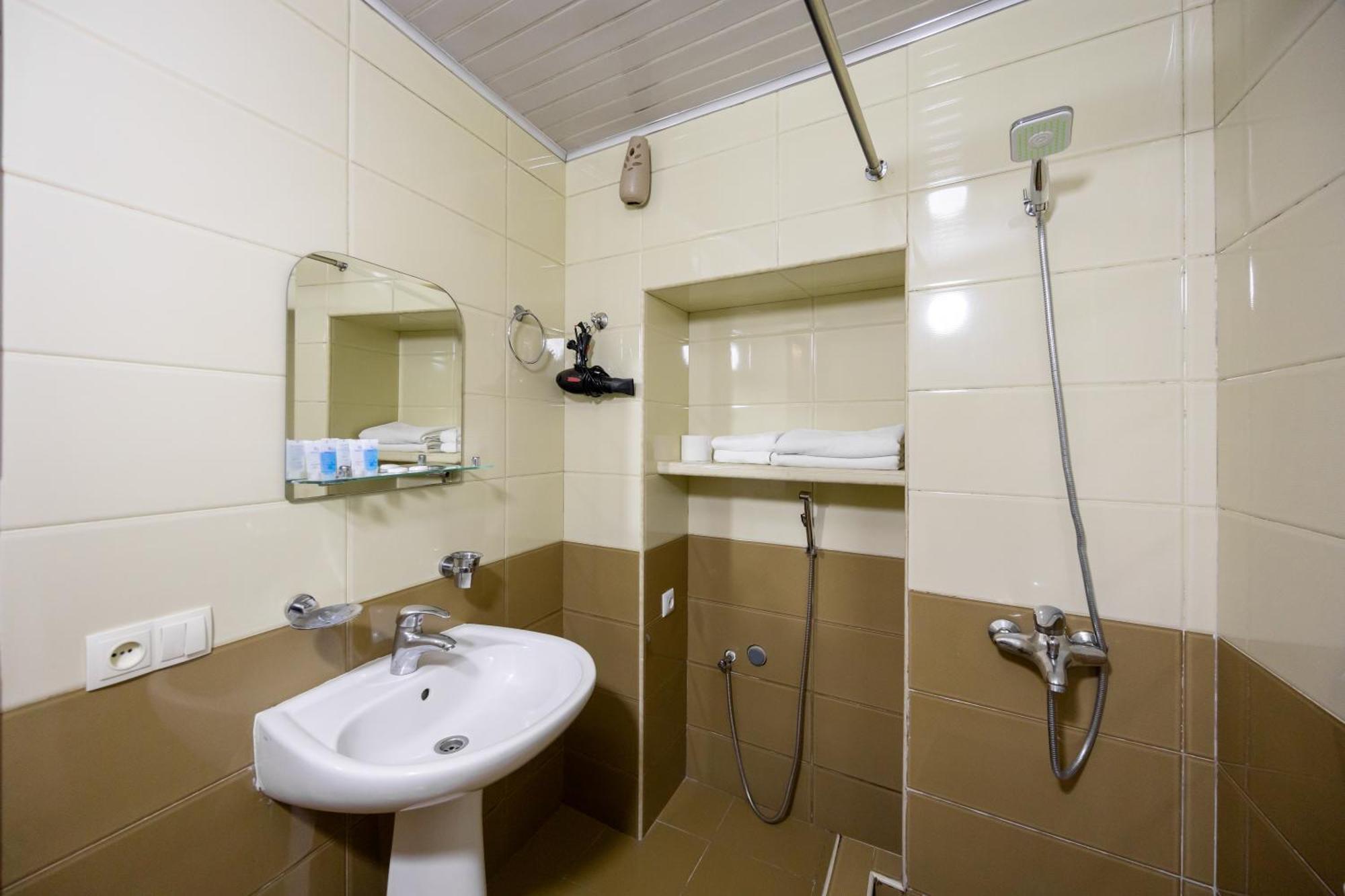 Rustaveli Two Bedroom Apartment With 5 Star Location Tbilissi Extérieur photo
